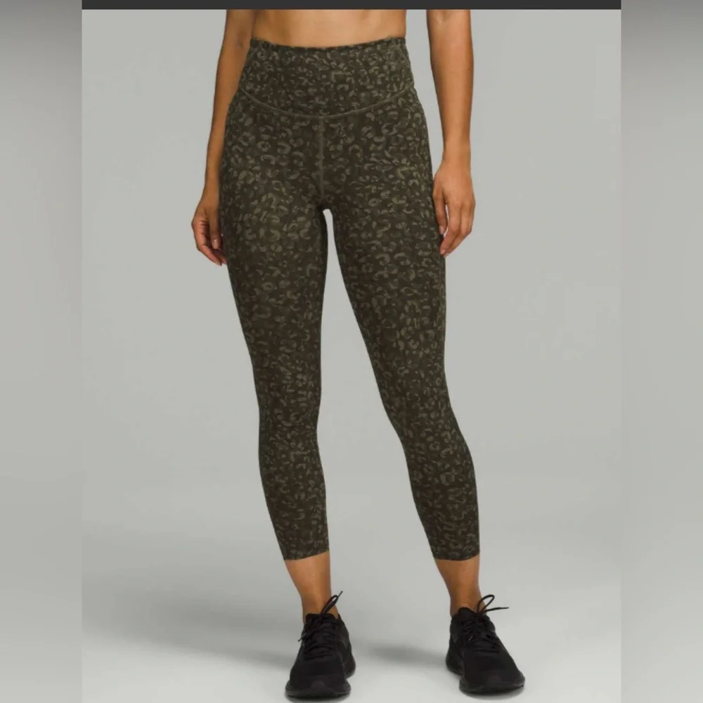 Lululemon Base Pace High-Rise Tight 25" Camo Medium Olive Multi - Picture 2 of 12